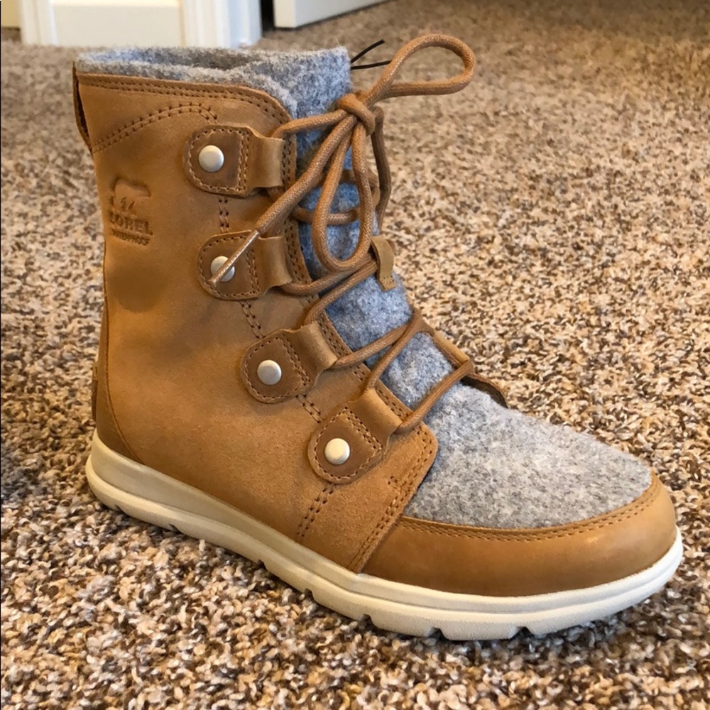 NWT Sorel Explorer Joan boots